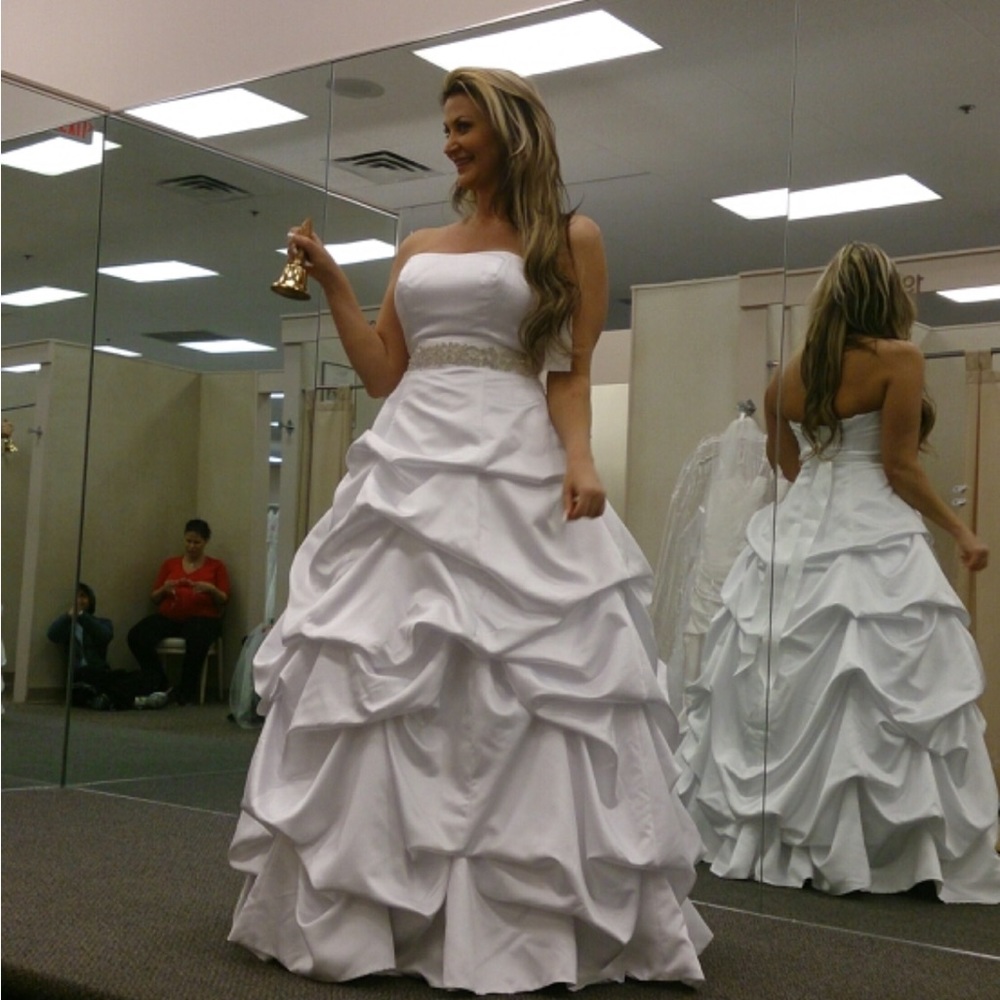 Includes dress size 12, two veils to choose from, Swarovski crystal ribbon belt